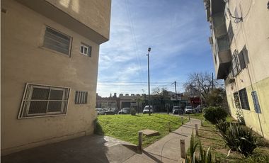 VENTA DEPTO 4 AMB CON BALCON. CHILAVERT 6800. VILLA LUGANO. CABA.