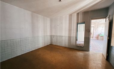 Se vende casa en calle Cura lvarez.