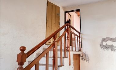 Se vende casa en calle Cura lvarez.