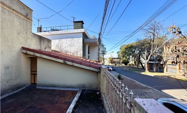 Se vende casa en calle Cura lvarez.