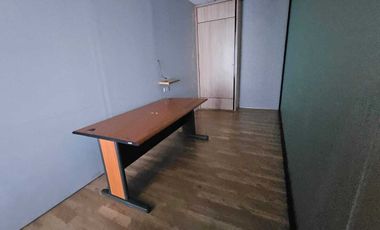 Sewa Kantor Pakuwon Tower Luas 258 M2 Furnished Dekat Mall Kokas