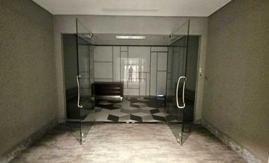 Sewa Kantor Pakuwon Tower Luas 258 M2 Furnished Dekat Mall Kokas