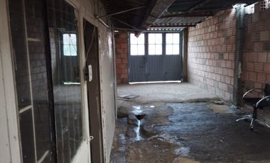 Casa Esquinera Con Amplio Lote Y Proyección De Construcción En Sibaté – Barrio La Paz