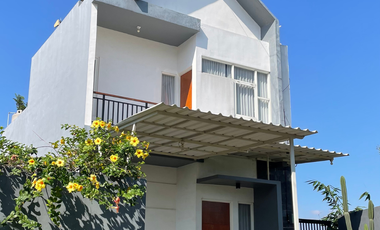 Villa 2 lantai 700 jutaan view langsung pegunungan dan kota