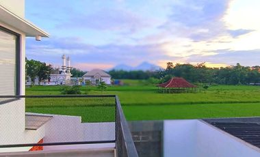 RUMAH MEWAH DI JL GODEAN KM 7