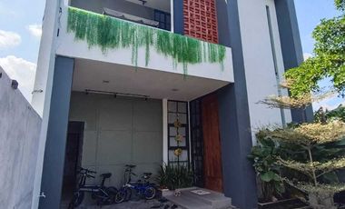 RUMAH MEWAH DI JL GODEAN KM 7