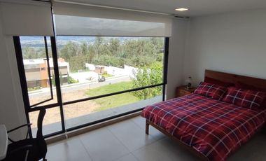 VENTA CASA, 3 DORMITORIOS / ESTUDIO, NAYON, EN URBANIZACIÓN