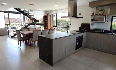 VENTA CASA, 3 DORMITORIOS / ESTUDIO, NAYON, EN URBANIZACIÓN