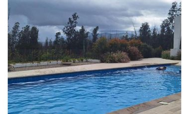 VENTA CASA, 3 DORMITORIOS / ESTUDIO, NAYON, EN URBANIZACIÓN