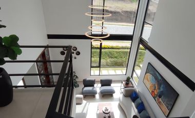 VENTA CASA, 3 DORMITORIOS / ESTUDIO, NAYON, EN URBANIZACIÓN