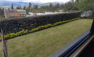 VENTA CASA, 3 DORMITORIOS / ESTUDIO, NAYON, EN URBANIZACIÓN