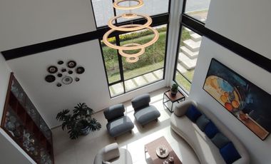 VENTA CASA, 3 DORMITORIOS / ESTUDIO, NAYON, EN URBANIZACIÓN