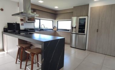 VENTA CASA, 3 DORMITORIOS / ESTUDIO, NAYON, EN URBANIZACIÓN