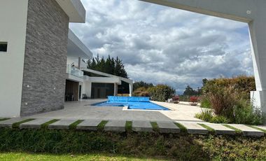 VENTA CASA, 3 DORMITORIOS / ESTUDIO, NAYON, EN URBANIZACIÓN