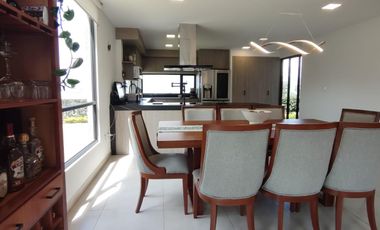VENTA CASA, 3 DORMITORIOS / ESTUDIO, NAYON, EN URBANIZACIÓN