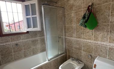 Interesante casa  en lote 10x33 ubicada en el corazon de Playa Grande