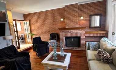 Interesante casa  en lote 10x33 ubicada en el corazon de Playa Grande