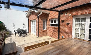 Interesante casa  en lote 10x33 ubicada en el corazon de Playa Grande