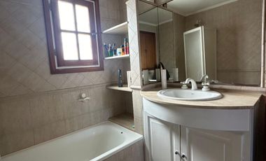 Interesante casa  en lote 10x33 ubicada en el corazon de Playa Grande