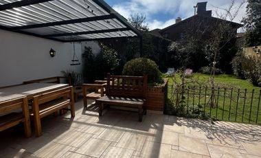 Interesante casa  en lote 10x33 ubicada en el corazon de Playa Grande