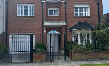 Interesante casa  en lote 10x33 ubicada en el corazon de Playa Grande