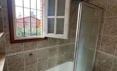 Interesante casa  en lote 10x33 ubicada en el corazon de Playa Grande