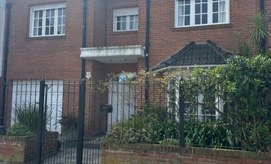 Interesante casa  en lote 10x33 ubicada en el corazon de Playa Grande