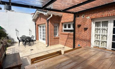 Interesante casa  en lote 10x33 ubicada en el corazon de Playa Grande