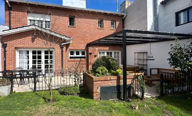 Interesante casa  en lote 10x33 ubicada en el corazon de Playa Grande