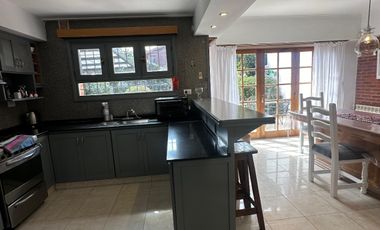 Interesante casa  en lote 10x33 ubicada en el corazon de Playa Grande