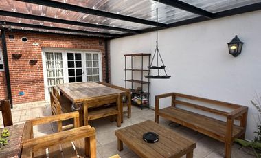 Interesante casa  en lote 10x33 ubicada en el corazon de Playa Grande