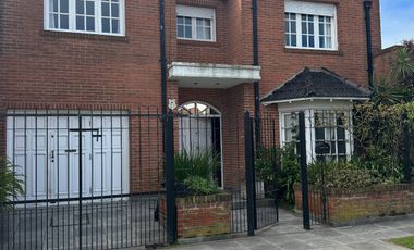 Interesante casa  en lote 10x33 ubicada en el corazon de Playa Grande