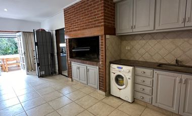 Interesante casa  en lote 10x33 ubicada en el corazon de Playa Grande