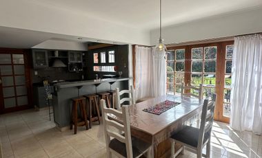 Interesante casa  en lote 10x33 ubicada en el corazon de Playa Grande