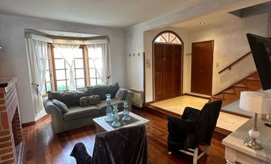 Interesante casa  en lote 10x33 ubicada en el corazon de Playa Grande