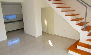 VENDO DUPLEX EN PARANA, ZONA NORTE, A 2 CUADRAS DE AVENIDA URANGA.