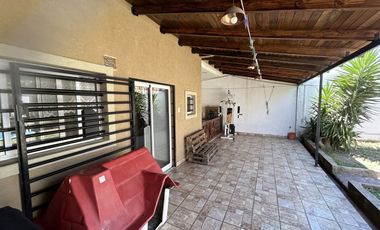CASA EN VENTA LOMAS DE ZAMORA 5 AMBIENTES