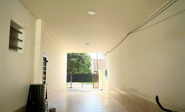 CASA EN VENTA LOMAS DE ZAMORA 5 AMBIENTES