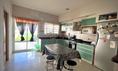 CASA EN VENTA LOMAS DE ZAMORA 5 AMBIENTES