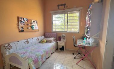 CASA EN VENTA LOMAS DE ZAMORA 5 AMBIENTES