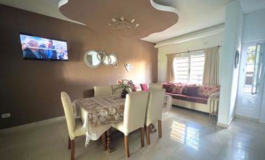 CASA EN VENTA LOMAS DE ZAMORA 5 AMBIENTES