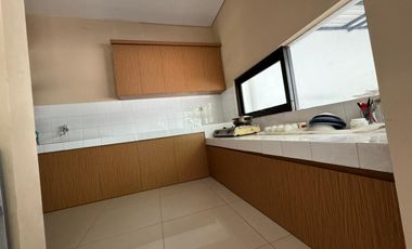 DI SEWA RUMAH HOEK MANINJAU