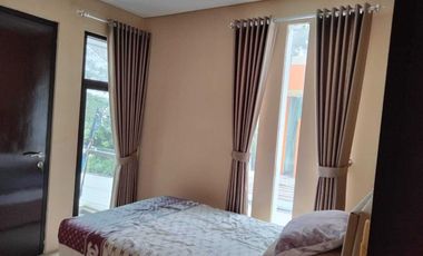 DI SEWA RUMAH HOEK MANINJAU