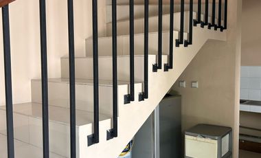 DI SEWA RUMAH HOEK MANINJAU