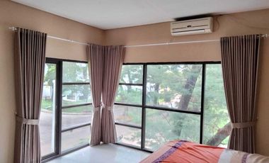 DI SEWA RUMAH HOEK MANINJAU