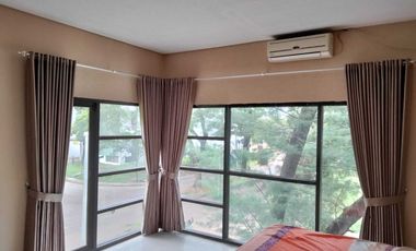 DI SEWA RUMAH HOEK MANINJAU