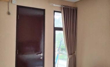 DI SEWA RUMAH HOEK MANINJAU