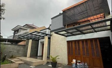Rumah Cantik Disewakan di daerah Matraman, Jakarta Timur