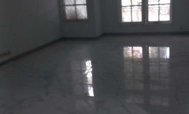 Disewakan Rumah 2 Lantai Siap Pakai sudah renov di Taman Palem lestari