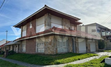 Casa en alquiler temporario - 4 Dormitorios 2 Baños - Mar del Plata